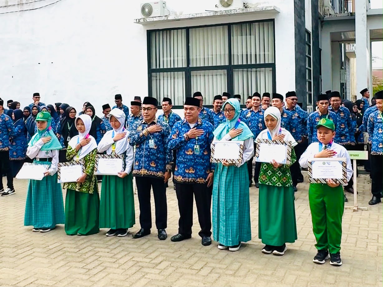 MIN 7 Tapin Raih Juara Umum OMI Tahun 2026, Juara 1 IPAS oleh Jihan Nur Ihya dan Juara 1 Matematika oleh Kayra Qonita El Hazima